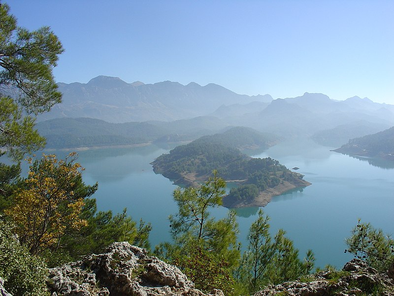 Файл:Reservoir-in-Taurus-Mountains.jpg