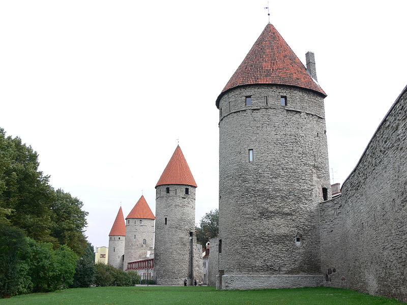 File:TallinnCityWalls.jpg