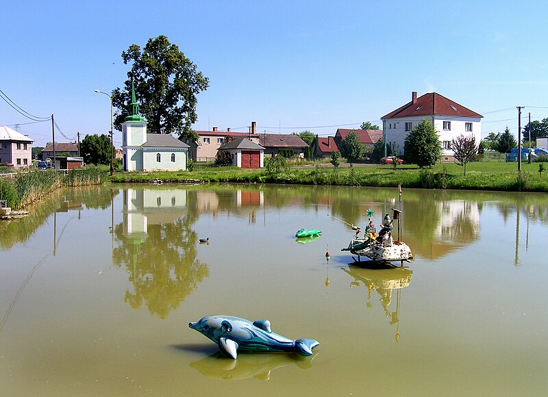 File:Bítouchov, common pond.jpg