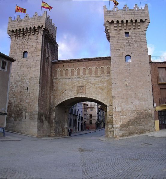 File:Daroca - Puerta Baja.jpg