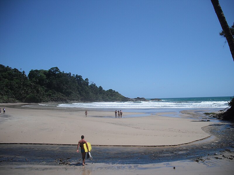 File:Praia da Engenhoca.JPG