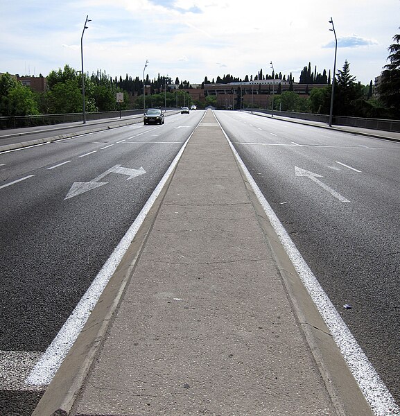 Archivo:Puente-San-Isidro-Madrid.jpg