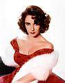 Elizabeth Taylor (Hampstead, Londres, Reino Unido, 27 de febrero de 1932 - Los Ángeles, Estados Unidos, 23 de marzo de 2011) fue una actriz americana ganadora de 3 Premios Óscar y 5 Globos de Oro; reconocida a escala mundial por su bullente vida: sus 8 matrimonios entre 1950 a 1996, los diversos casos de cáncer que la afectaron, su amistad con el cantante pop Michael Jackson, su aporte a labores humanitarias y el haber sido considerada por mas de 40 años como la mujer mas bella del mundo.