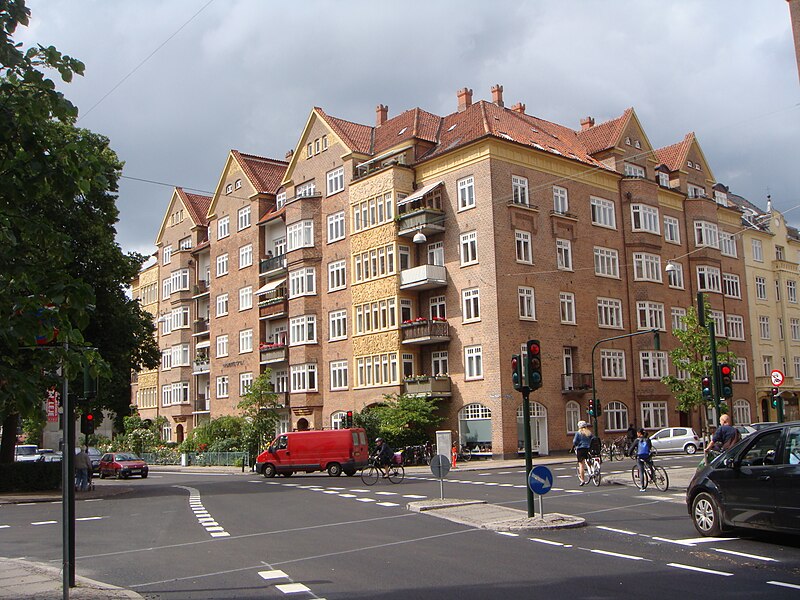 File:Vodroffshus, Frederiksberg 2012.jpg