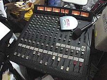 YAMAHA MR-842 audio mixer.jpg