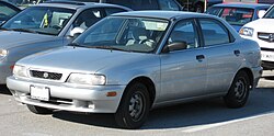 Suzuki Esteem Sedan básico