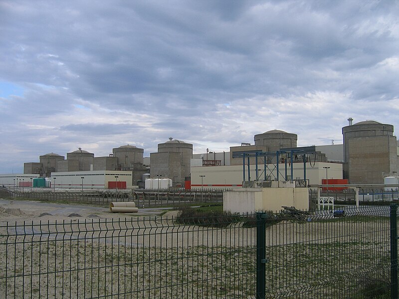 File:Centrale nucléaire de Gravelines.JPG