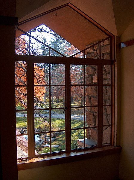 File:Diamond Window, Graycliff.jpg