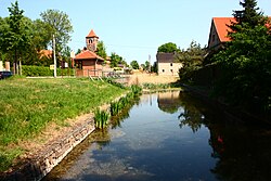 Деревенский пруд и церковь в Долебене