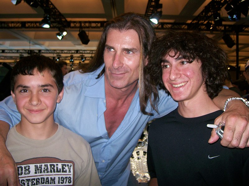 File:Fabio Lanzoni with nephews.jpg