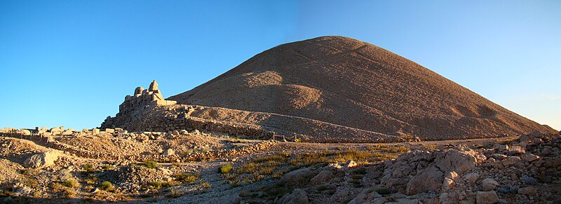 File:Nemrut Mountain Peak.JPG