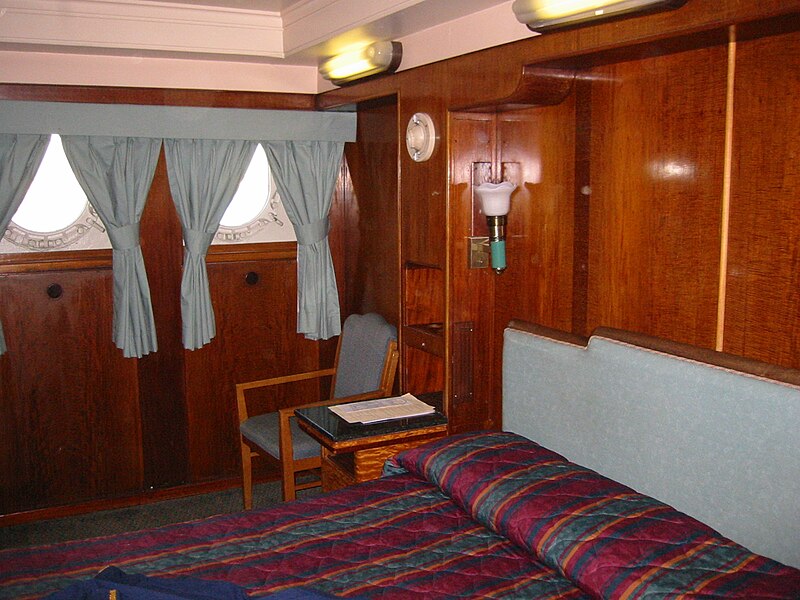 File:Queen Mary cabin.jpg