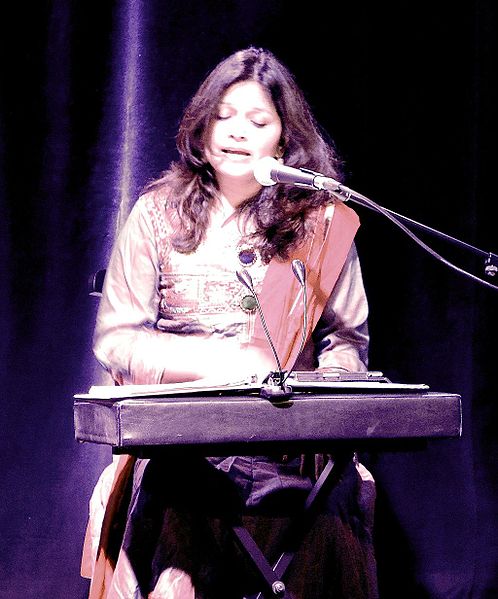 File:Vandana Vishwas Performing.jpg