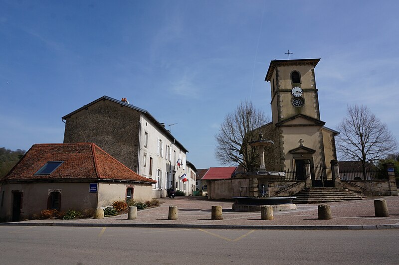 File:Église fontaine lavoir 00442.JPG