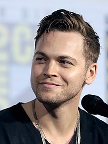 Alexander Calvert (48478081066) (cropped).jpg