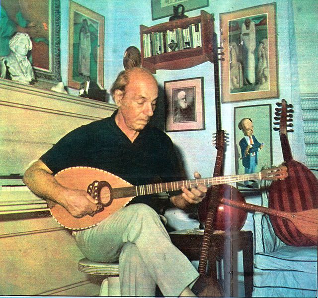 File:Bicar playing Bouzouki.jpg