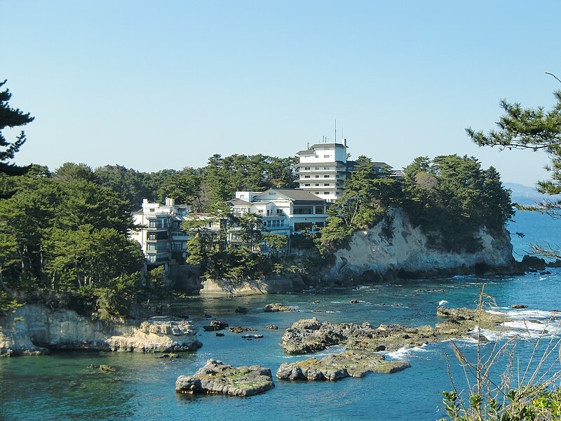 File:Izura-beach2011.jpg