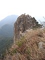 西望獅子山西崖，即「獅子頭」