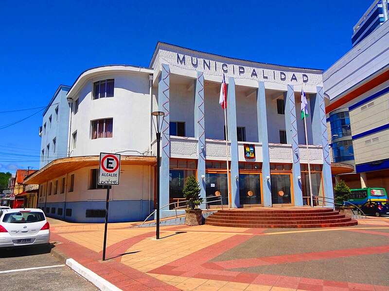 Archivo:Municipalidad de Puerto Montt.jpg