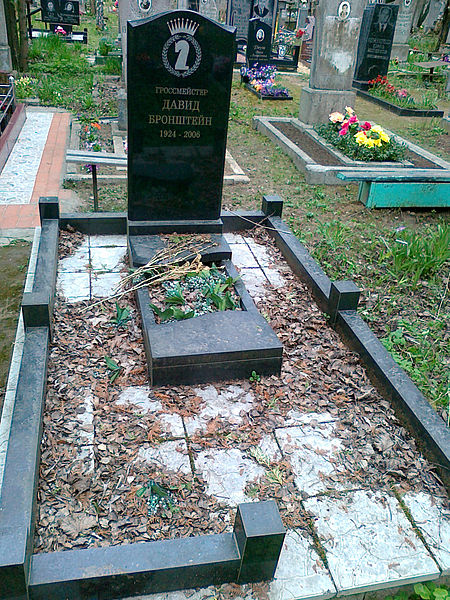 File:Grave of Bronstein.jpg