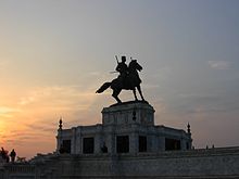 King Naresuan statue, Ayuthaya.jpg