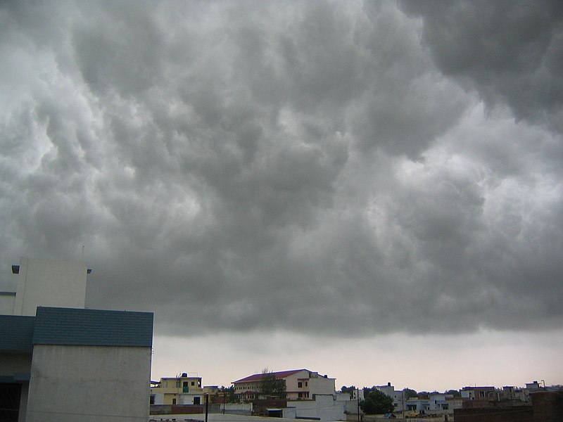 Файл:Monsoon clouds Lucknow.JPG