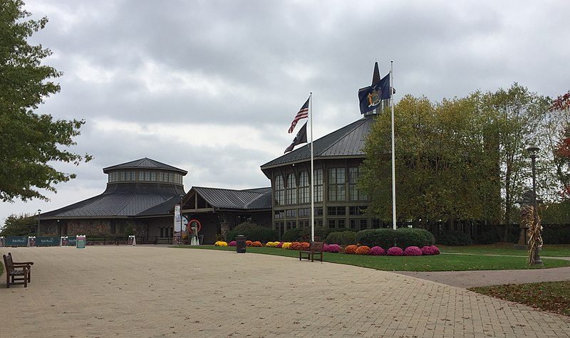 File:Museum at Bethel Woods.jpg