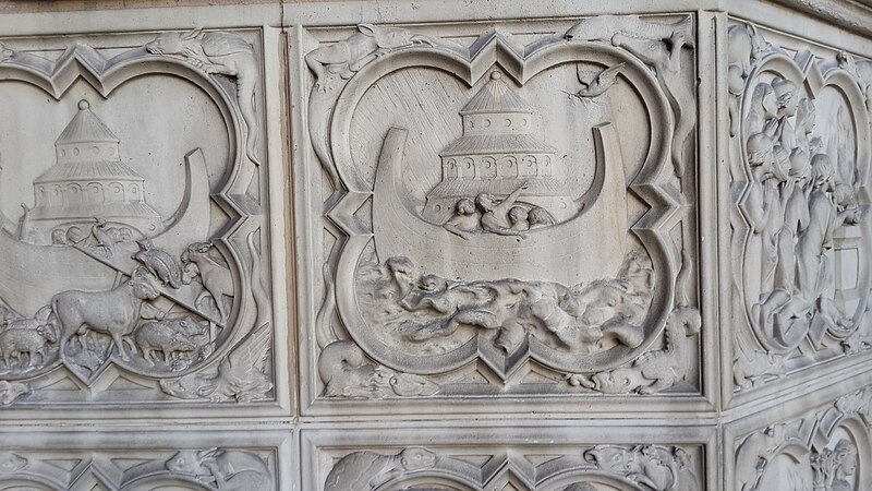 File:Relief of Noah's Ark-Sainte-Chapelle-Paris-2.jpg