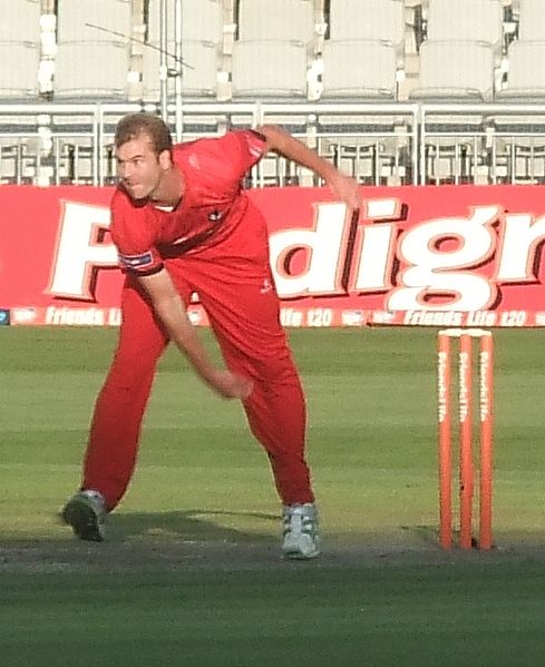 File:Tom Smith bowling, 2012.JPG