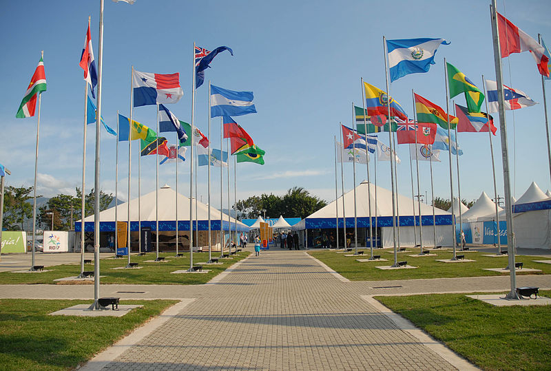 Archivo:Flag Square Rio 2007.jpg