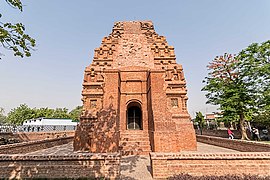 Semicircular arch, Bhitargaon temple, 4th–5th century CE (heavily reconstructed)