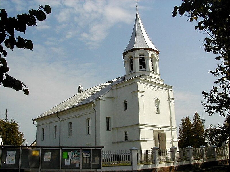 Archivo:Ilūkste Roman Catholic Church.jpg