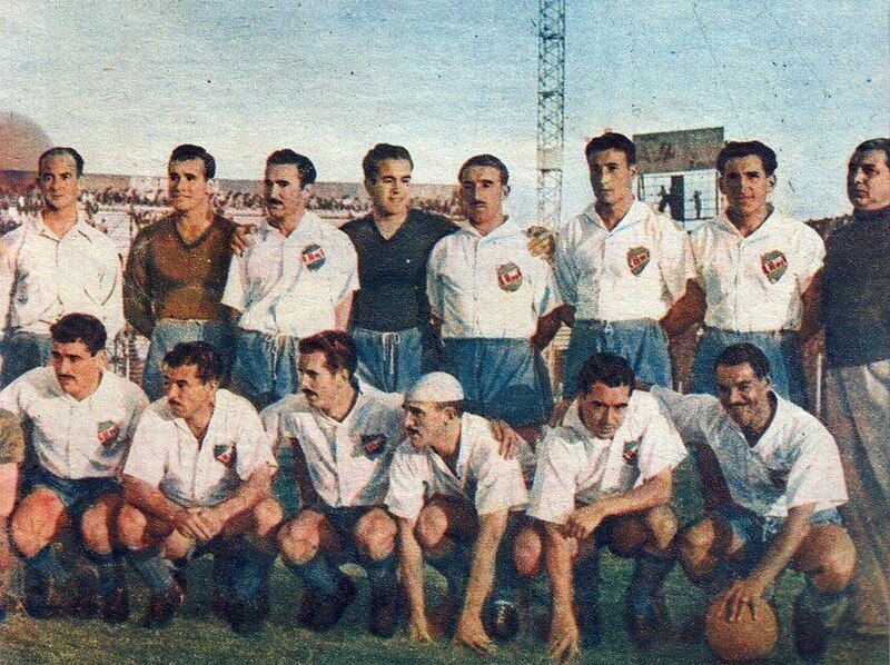 Archivo:Nacional copaescobargerona 1945.jpg