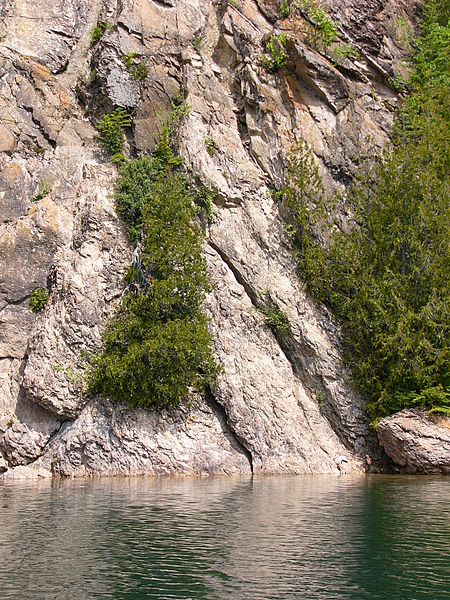 File:Slate Islands Shattercone.JPG