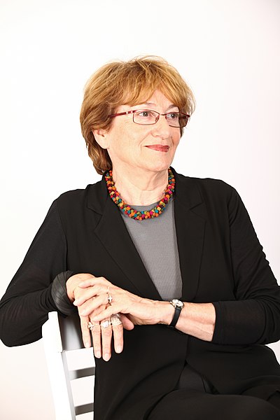 Archivo:Suzanne Landau.jpg