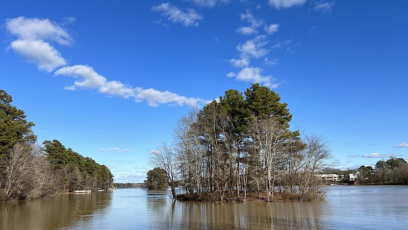 File:Swift Creek Reservoir.jpg