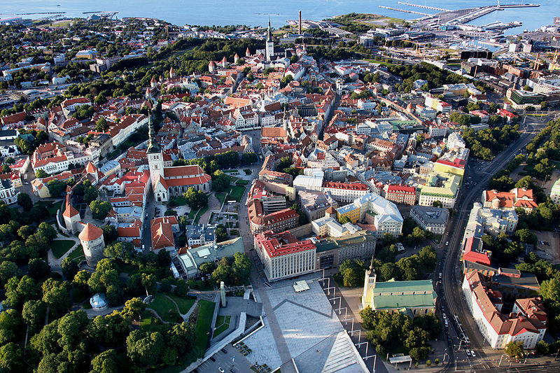 File:Tallinna vanalinn 2015.jpg