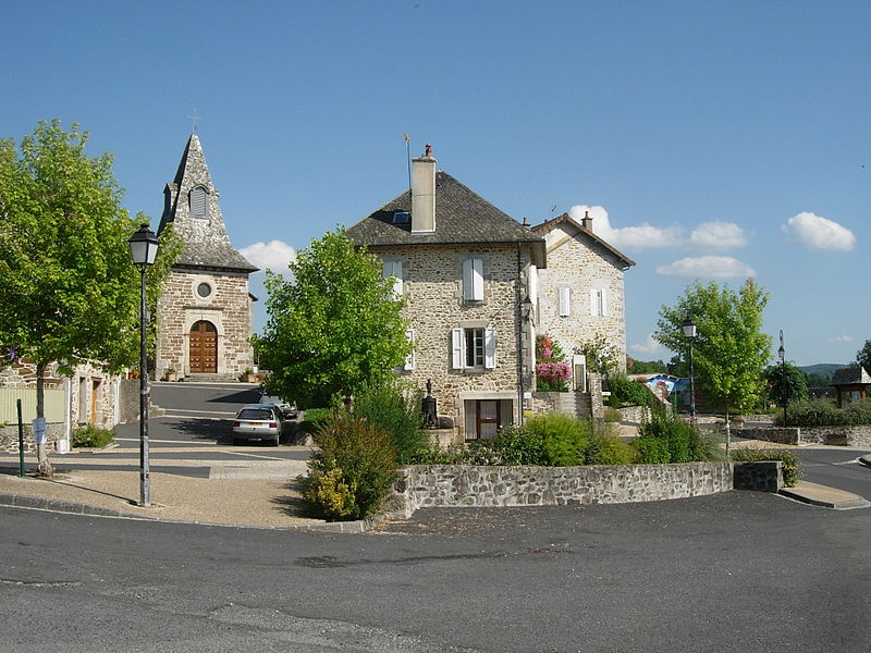 File:Bourg de Vitrac.JPG