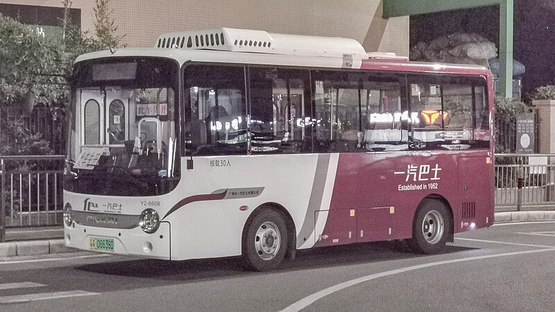 File:Bus No.402 at Dongpu.jpg