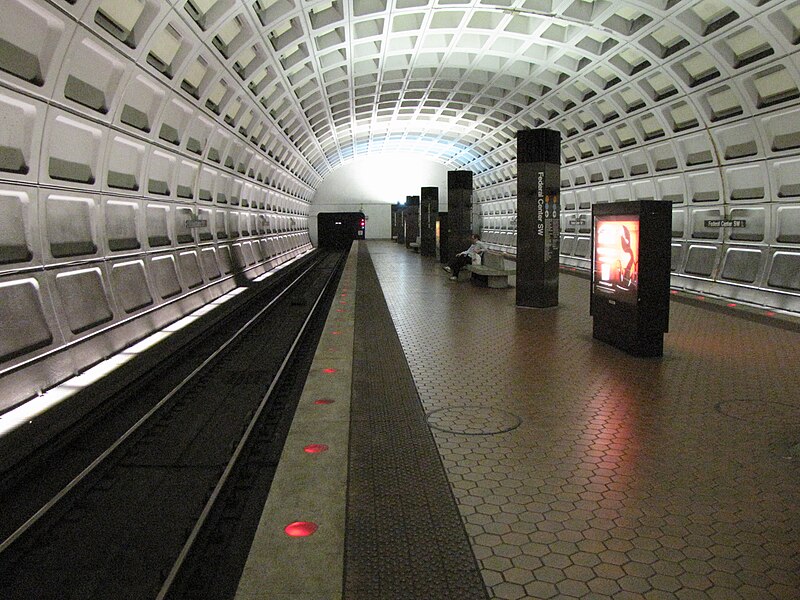 Файл:Federal Center SW station.jpg