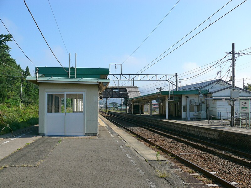 File:Futatsui Station Platform.JPG