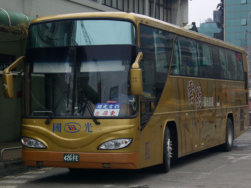 File:KKBus CloudedLeopardBus 426FE.jpg