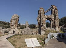 Patras Roman Aqueduct 2.jpg