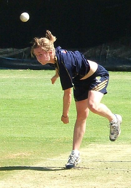 File:Rachael Haynes bowling 4.jpg