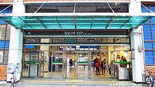 Seoul-metro-215-Jamsillaru-station-entrance-2-20181121-162956.jpg