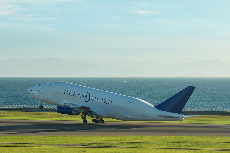 File:B747LCF Dreamlifter takeoff.jpg