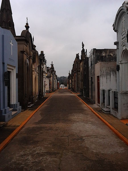 Archivo:Cementerio del Pilar.jpg