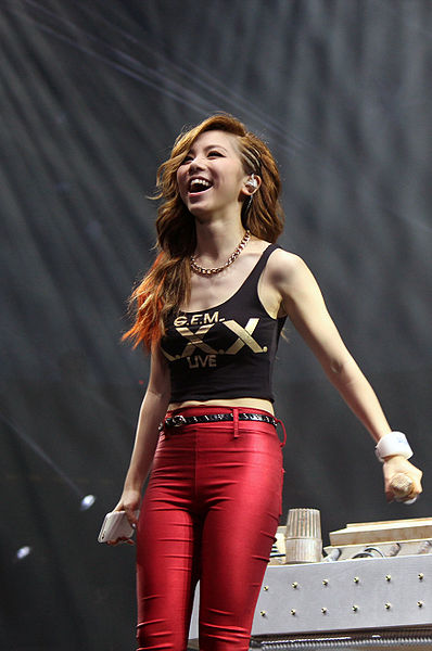 File:G.E.M. Laughing.jpg