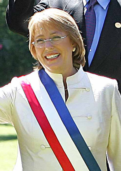 Archivo:Michelle Bachelet with sash.jpg