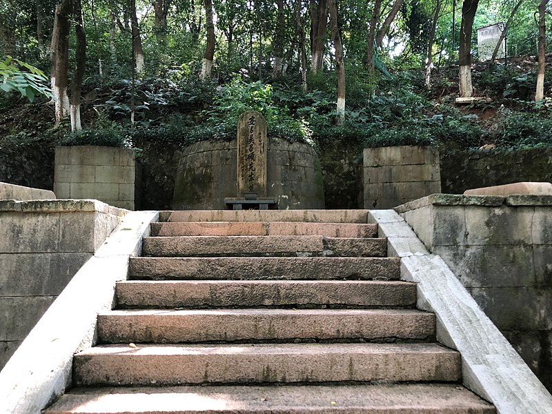 File:Tomb of Wu Changshuo.jpg